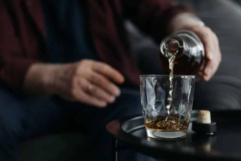 Signs of a high functioning alcoholic and alcohol use disorder